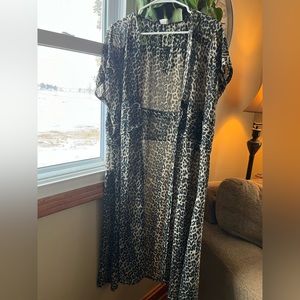 Size small/medium cheetah print kimono